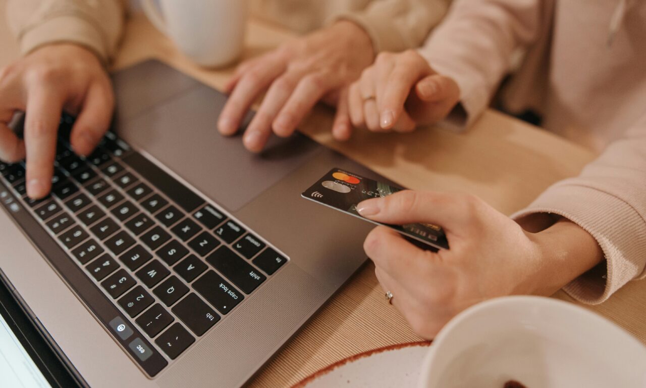 6 Psychological Rules That Make People Buy Without Thinking